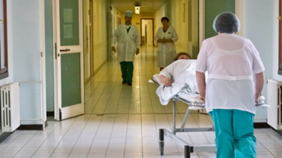 В лечебные учреждения Киева поступили 67 человек