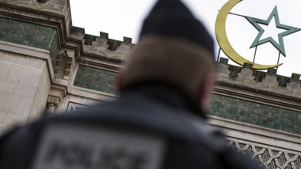 Усиление мер предосторожности связано с атакой террористов на редакцию газеты Charlie Hebdo и захват заложников в магазине продуктов в Париже