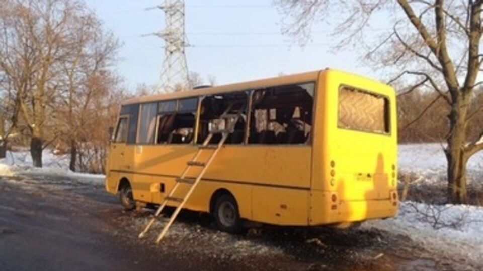 Пассажирский автобус, который осуществлял рейс "Златоустовка – Донецк", был обстрелян "Градами" около 14.30 13 января вблизи Волновахи