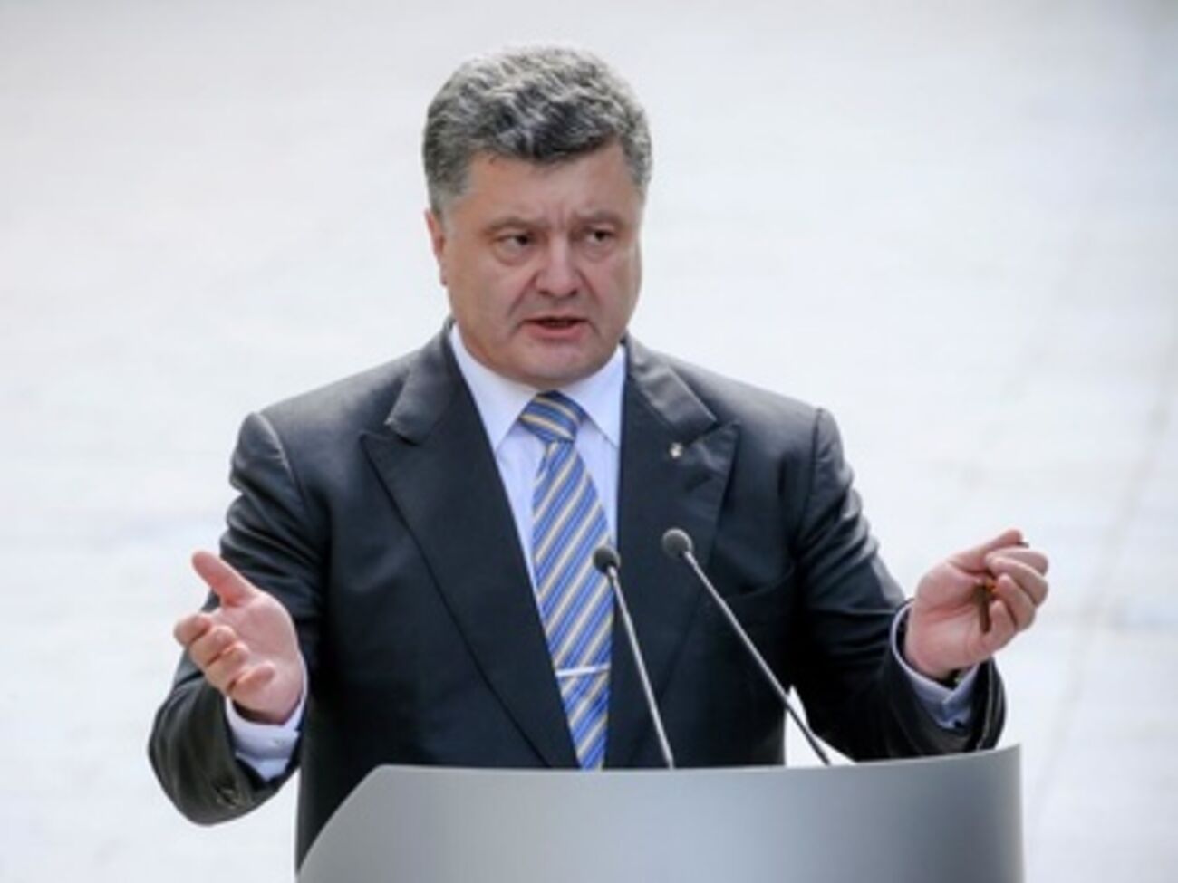 Петр Порошенко запретил привлекать на службу в зону АТО "неопытную молодежь"