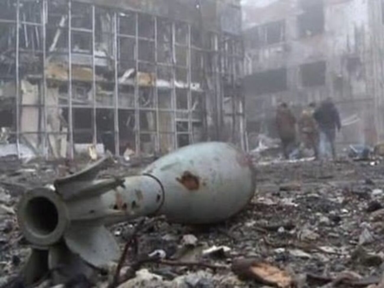 Бутусов заявляет о двух погибших военных в аэропорту