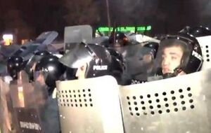 Во время столкновений полиции и демонстрантов пострадало 12 человек