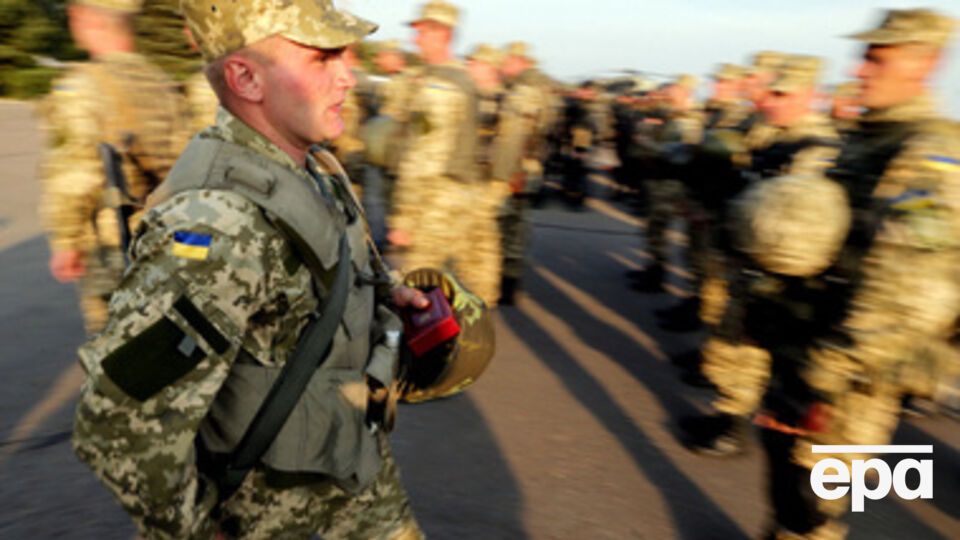 В 2015 году в армию должны быть призваны 100 тыс. человек