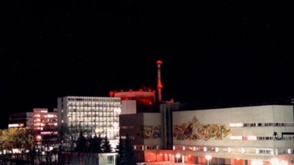 Поздно вечером произошло возгорание охладителя внутри пропускного трансформатора АЭС