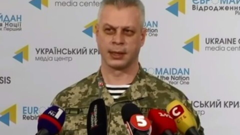 Лысенко: Боевики ведут плотный огонь по позициям военных
