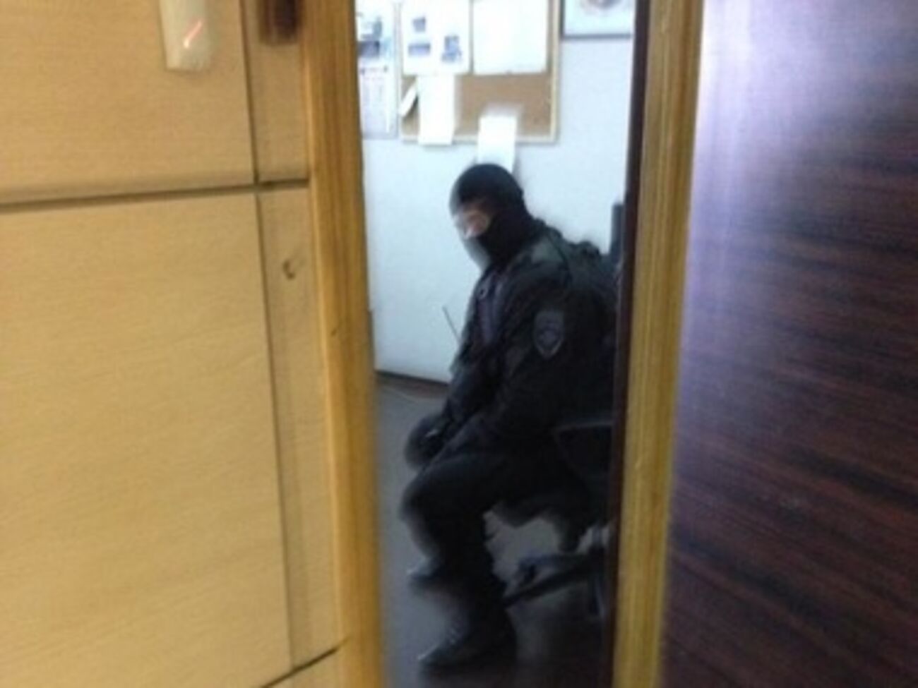 У сотрудников ФБК изъяли всю технику, включая личные ноутбуки