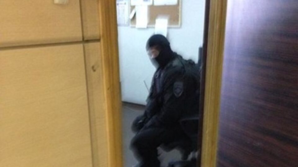 У сотрудников ФБК изъяли всю технику, включая личные ноутбуки