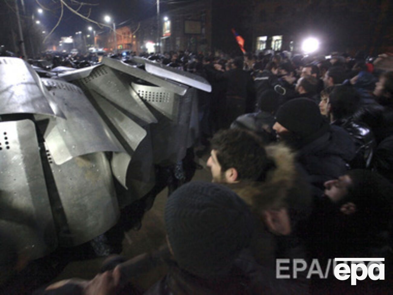 Немцов:&nbsp;Когда кремлевское движение объявляет обвиняемого в убийстве семьи Пермякова узником совести, они на что рассчитывают? На любовь армянского народа?