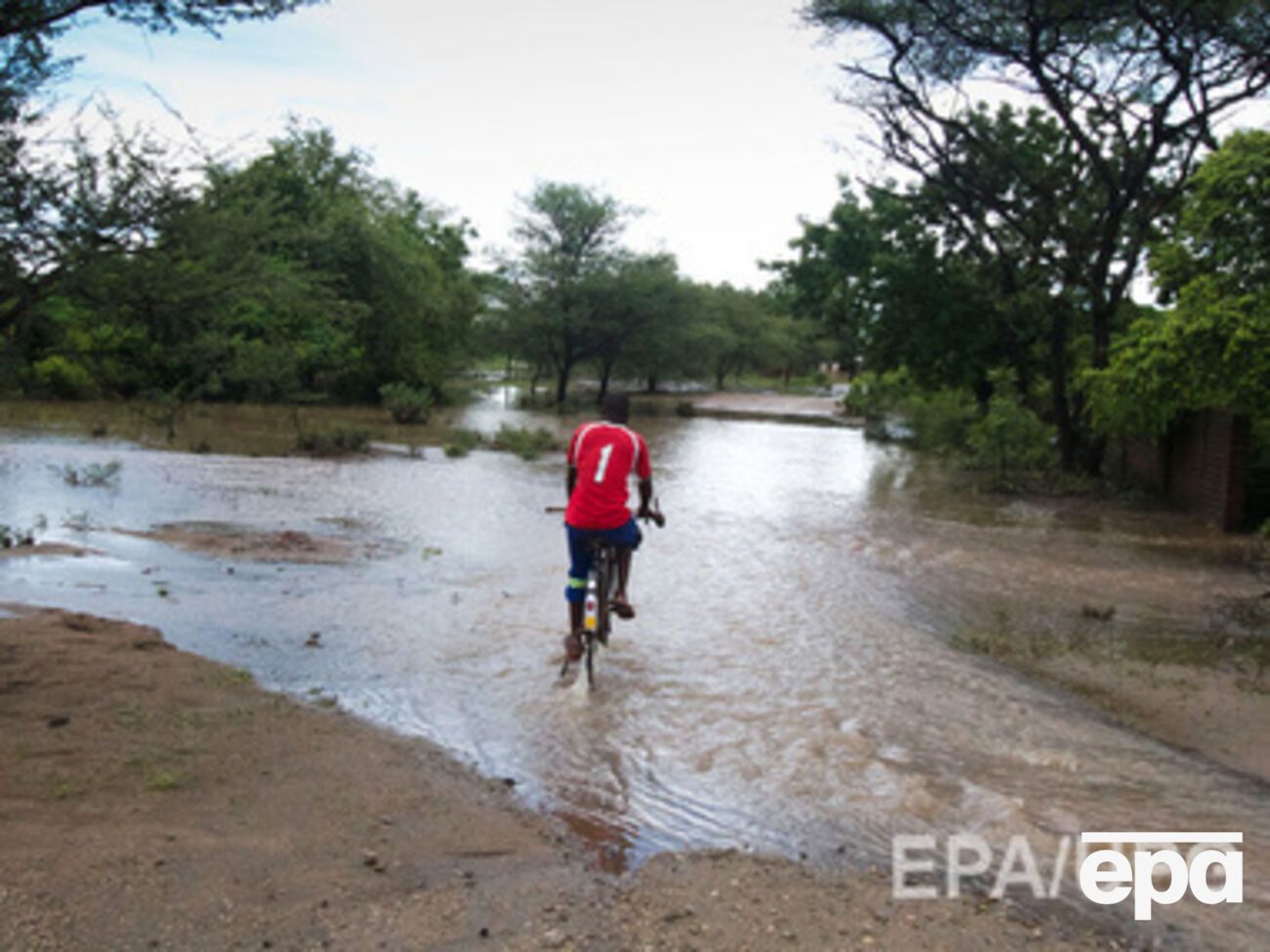 Правительство Малави призывает жителей затопленных территорий перемещаться в более высокие районы