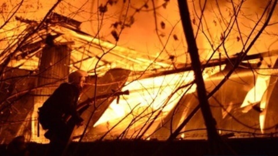 Спасатели потушили горящие цистерны