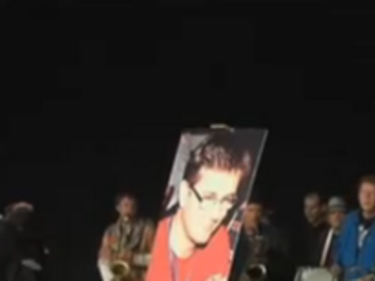 Гроб с телом Шарба несли под музыку, популярную в 1968-м &ndash; во времена студенческих волнений во Франции