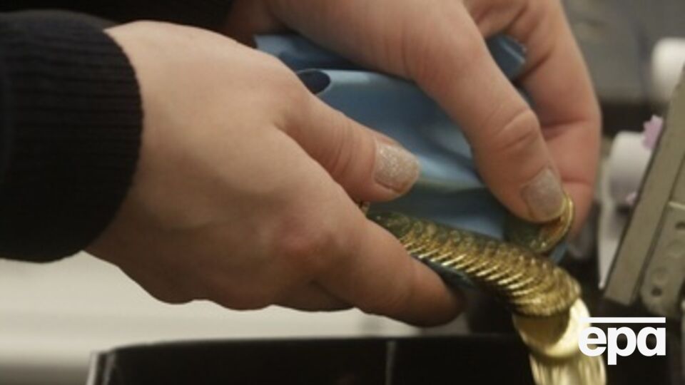 На территории, подконтрольной Украине, пенсии выплачивают в полном объеме