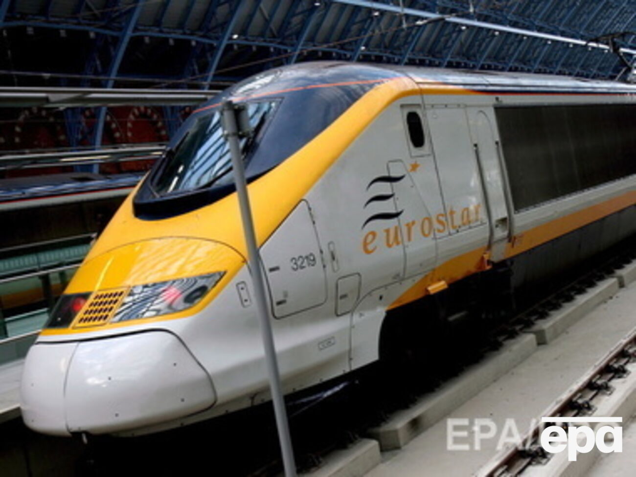 Движение поездов между французским Кале и английским Дувром было прервано вследствие задымления в тоннеле