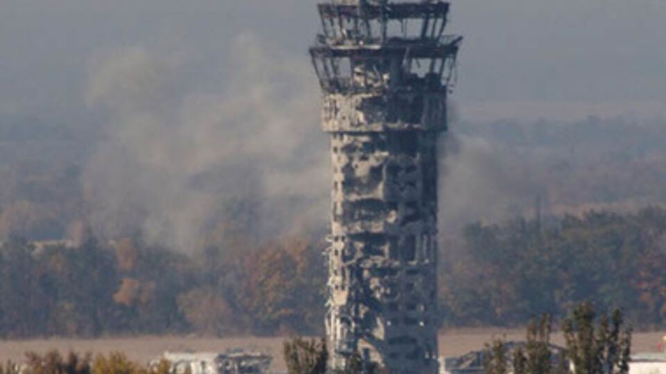 По данным пресс-службы, в районе донецкого аэропорта продолжается ожесточенное противостояние