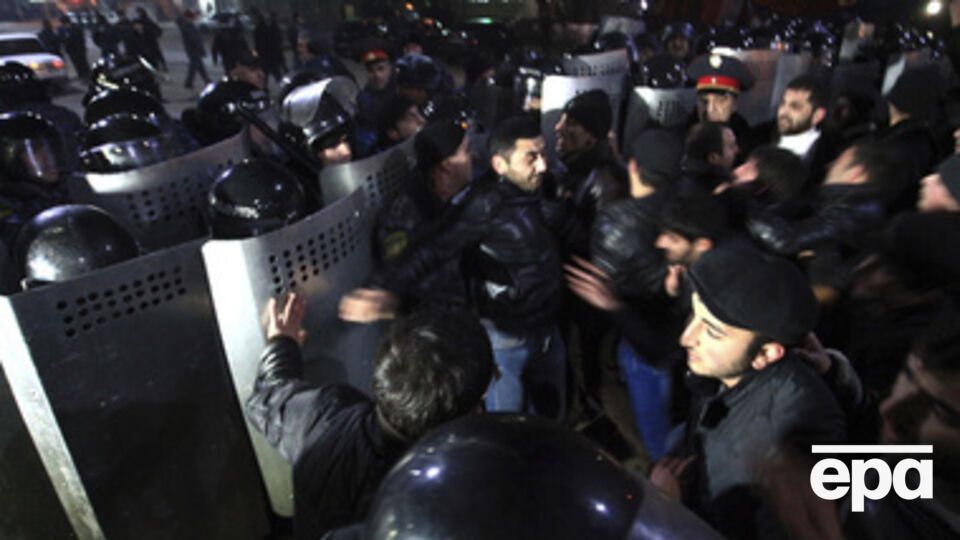 Убийство в Гюмри привело к столкновениям протестующих с полицией