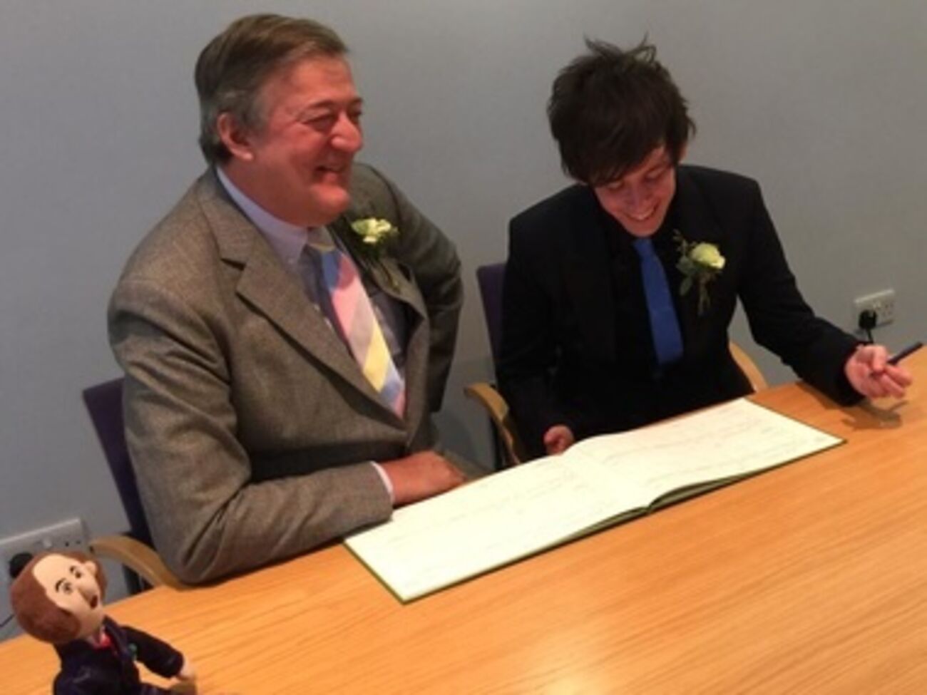 Фрай и Спенсер сочетались браком