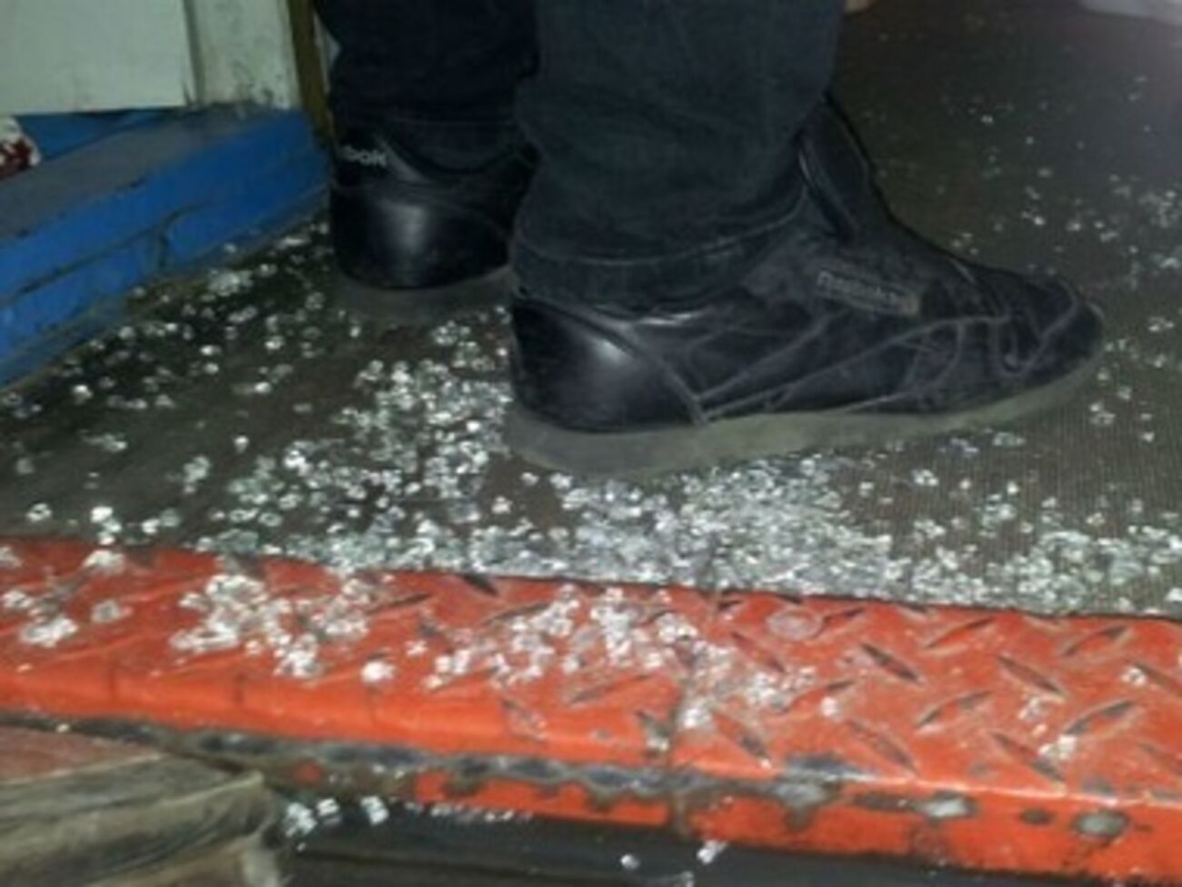 Прежде чем начать драку, в вагоны поезда бросали камни