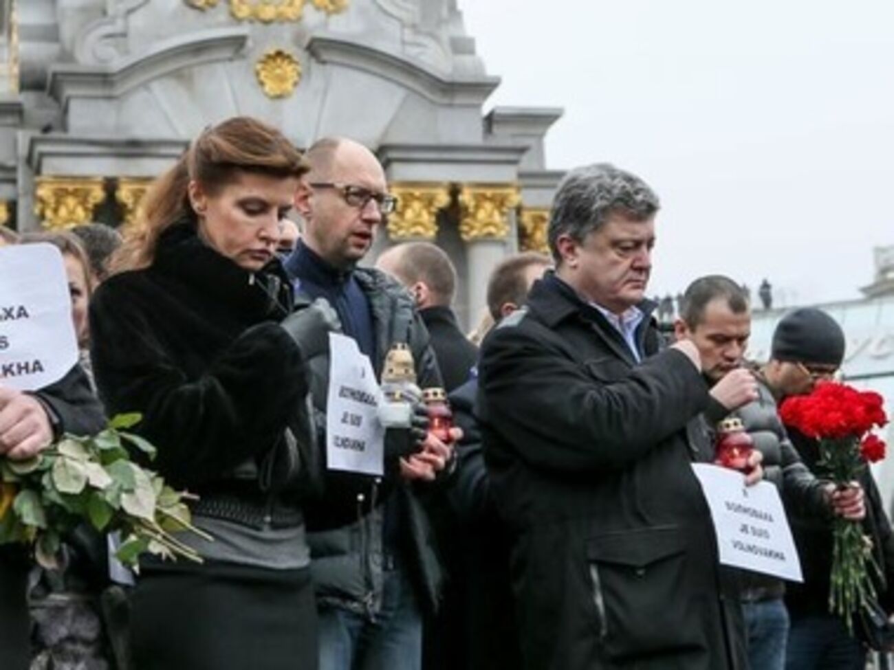 Порошенко призвал почтить память каждого погибшего от рук террористов