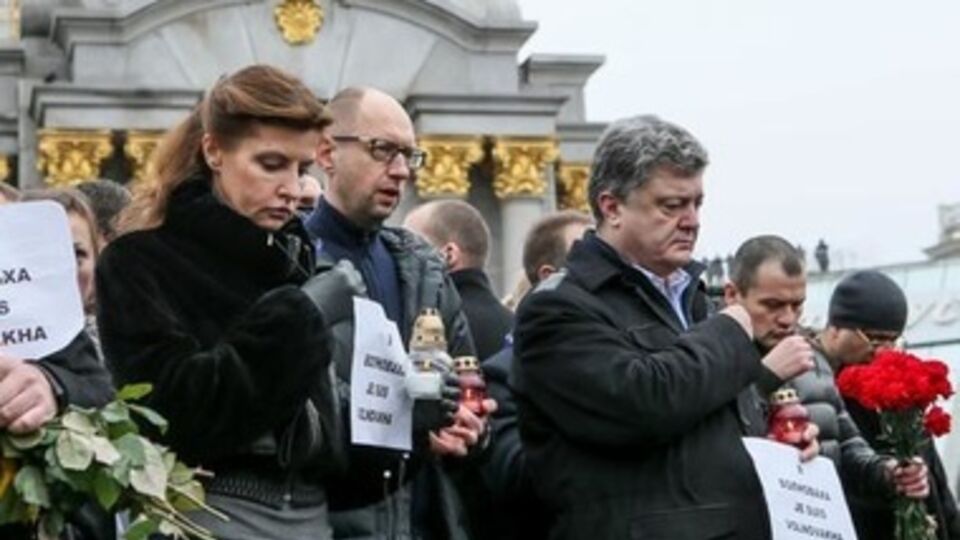 Порошенко призвал почтить память каждого погибшего от рук террористов