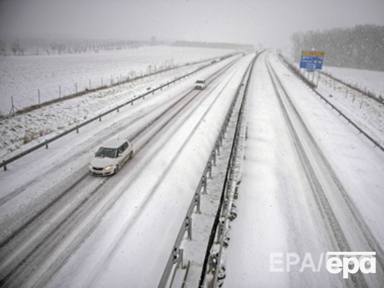 Завтра по всей Украине дожди и снег