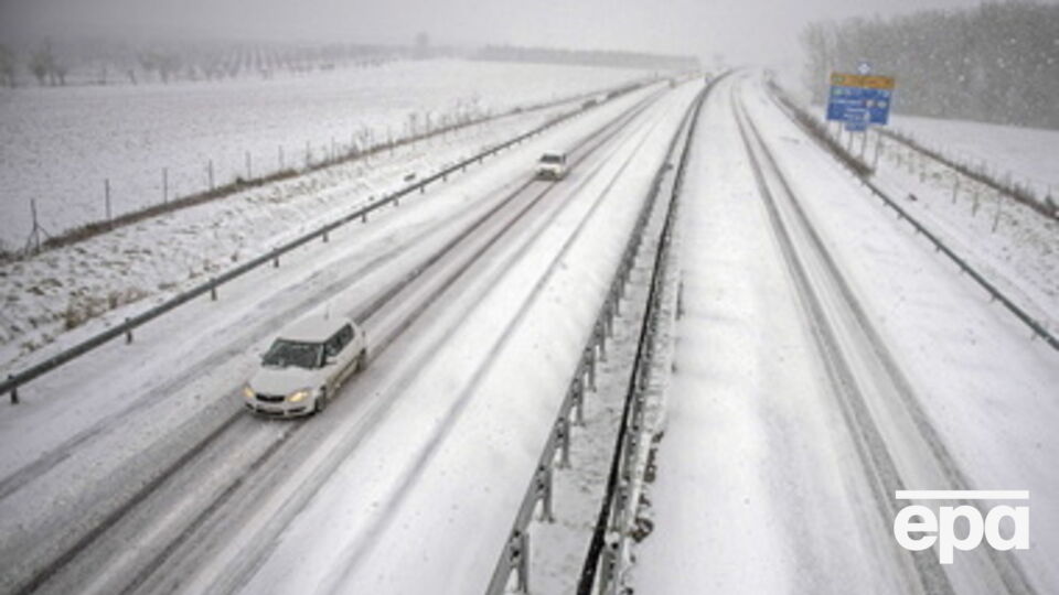 Завтра по всей Украине дожди и снег