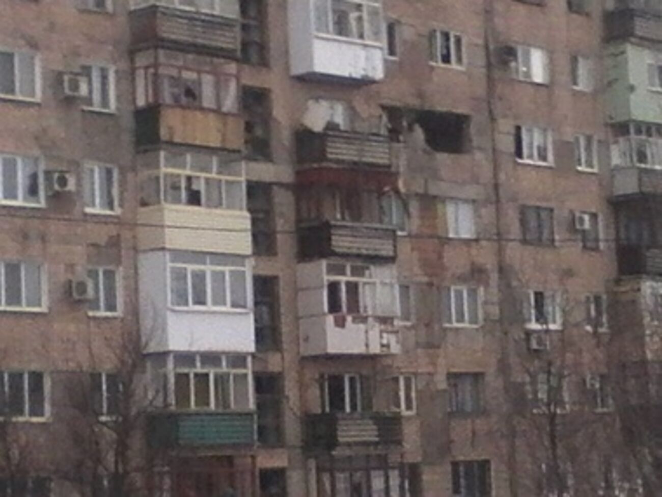 В результате попадания в жилой дом есть двое погибших