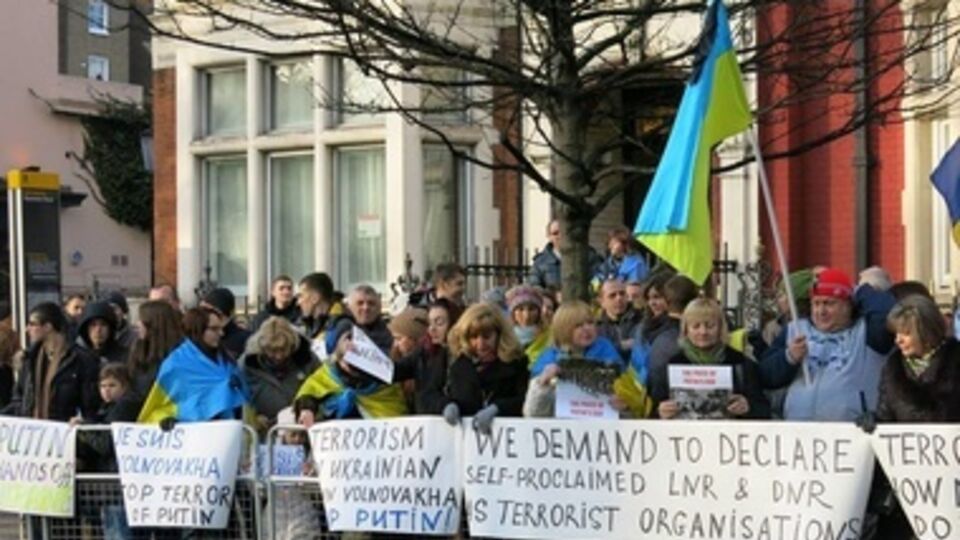 Митинг прошел возле российского посольства