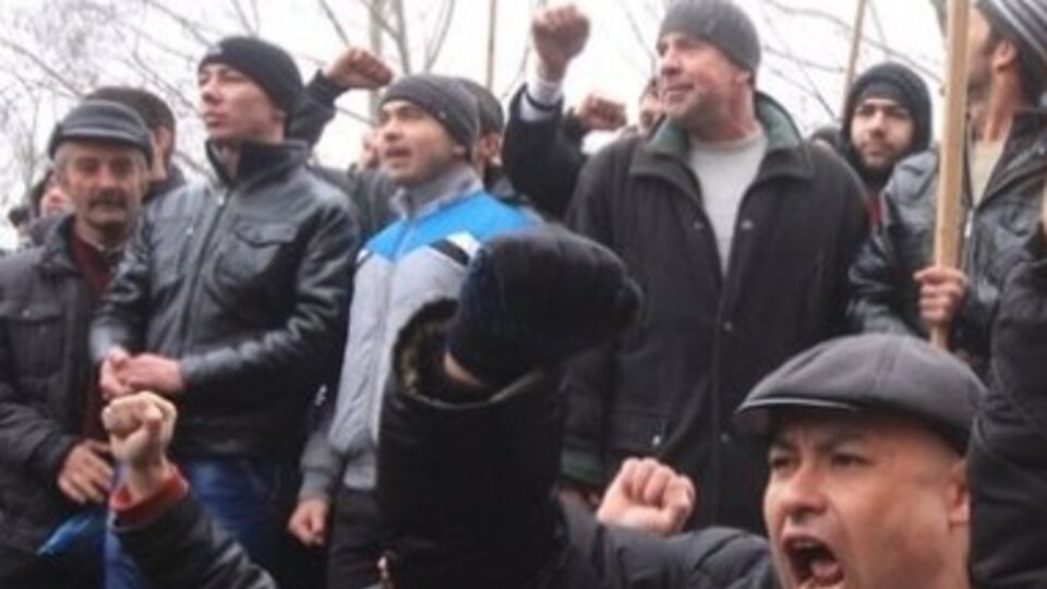 Титушки назвались представителями крымско-татарского народа