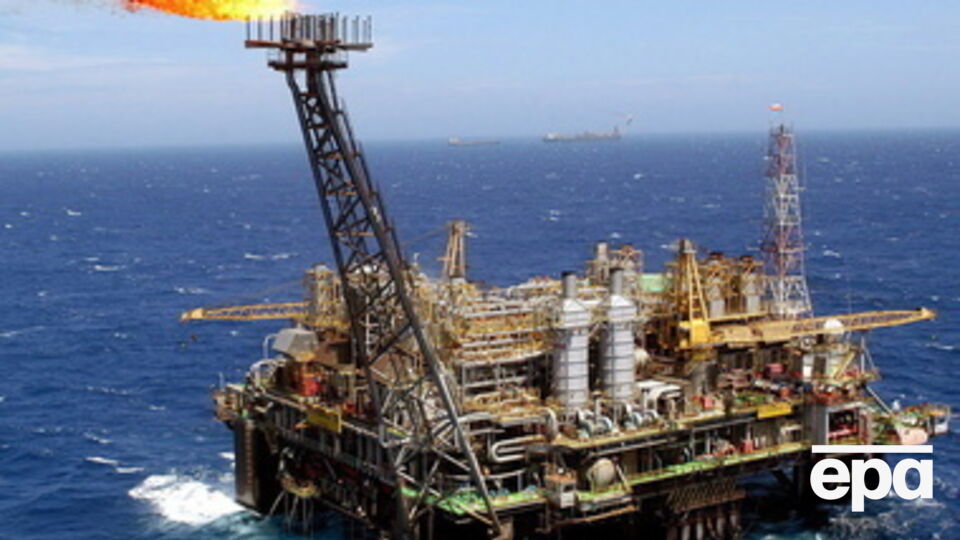 Нефть WTI подешевела больше, чем элитный Brent