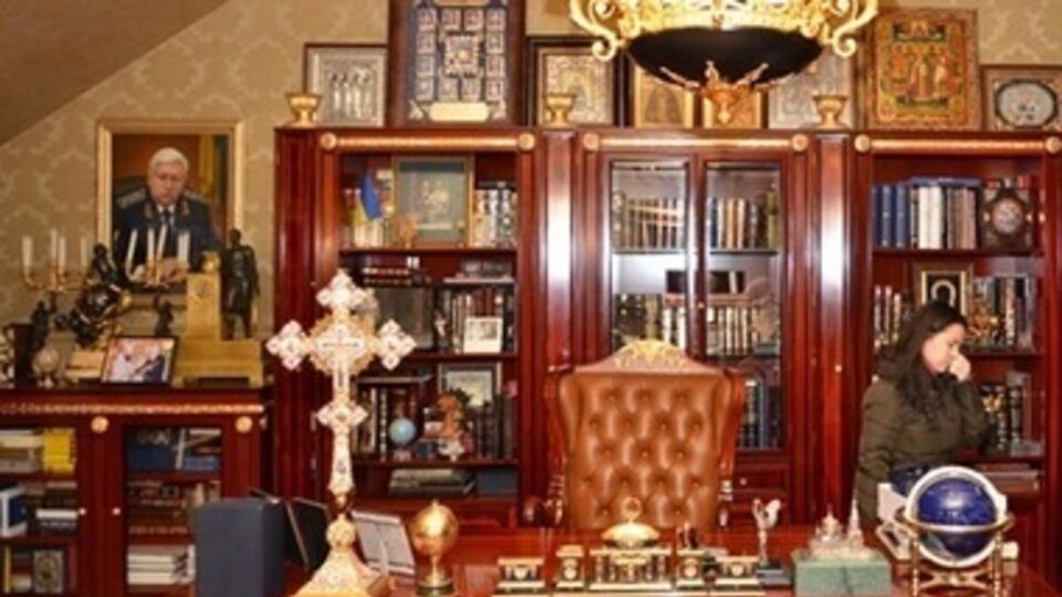 "Is not he insane – so much gold here!" Ukrainians were outraged with the luxury in Pshonka's house