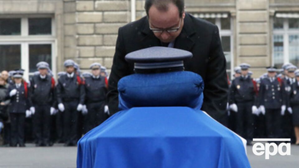 Реакция Олланда на терракты увеличила поддержку населения