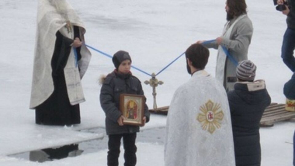 Священнослужители провели богослужение и освятили воду