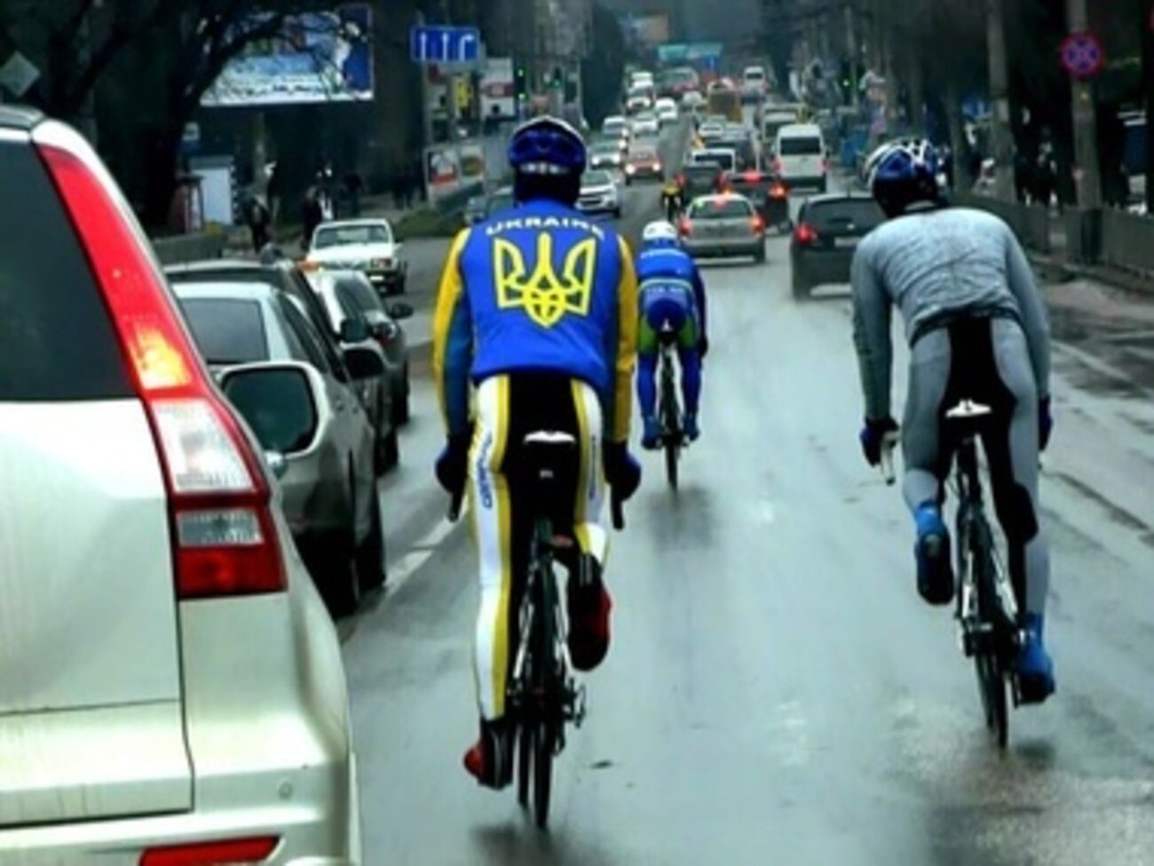 Крымских спортсменов попросили не носить одежду с украинской символикой