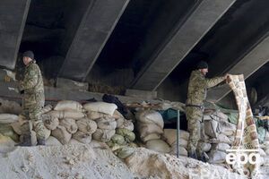 Юрий Бирюков сообщил, что к украинским военным в аэропорт уже движется подмога