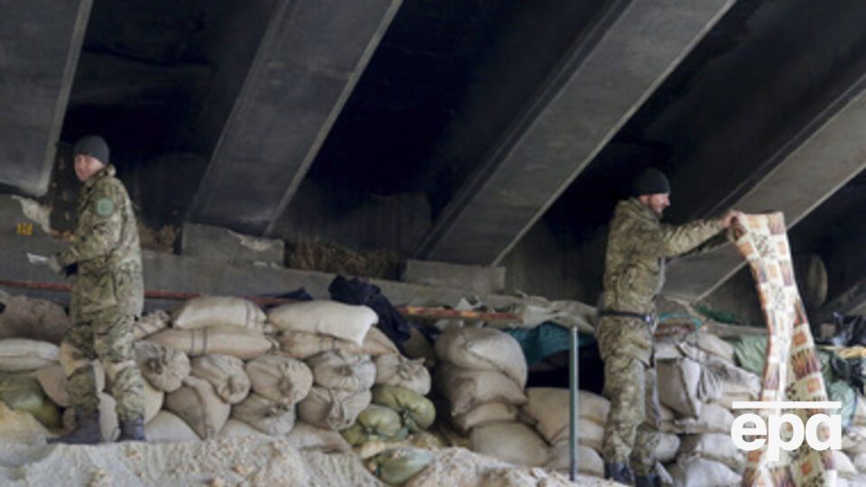 Юрий Бирюков сообщил, что к украинским военным в аэропорт уже движется подмога