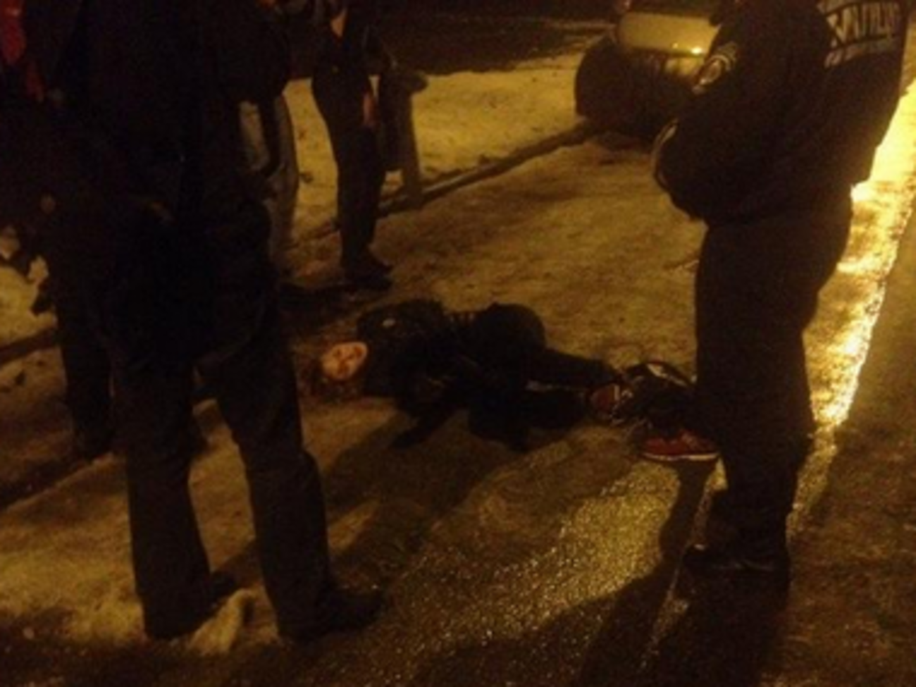 Пострадавших вывозят "скорые"