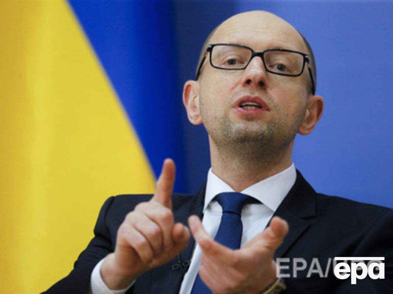 Арсений Яценюк сообщил, что разведка подтвердила переход российской армией границы с Украиной