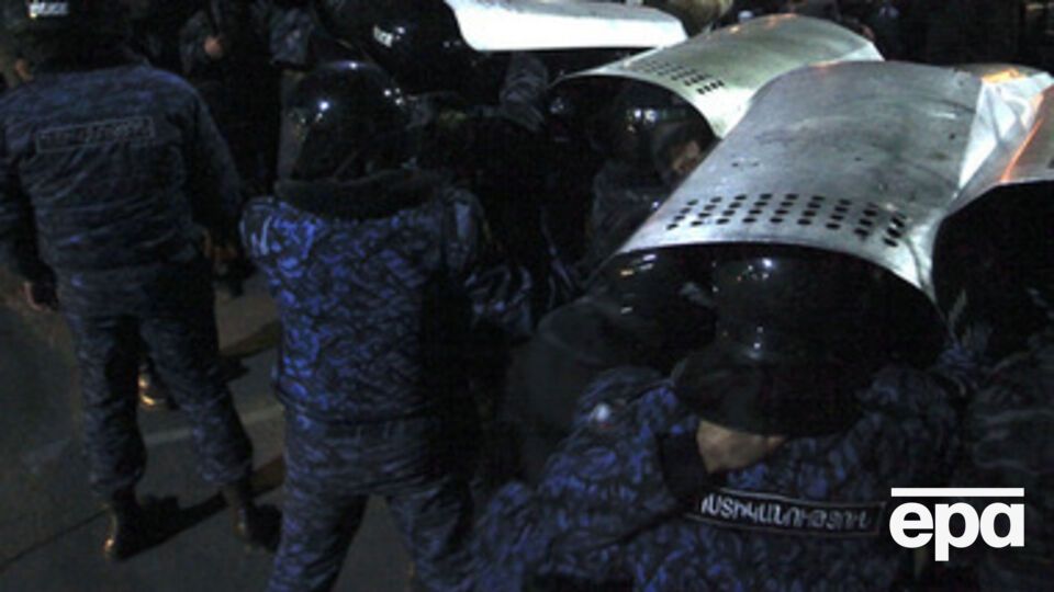 В Гюмри ввели дополнительные войска