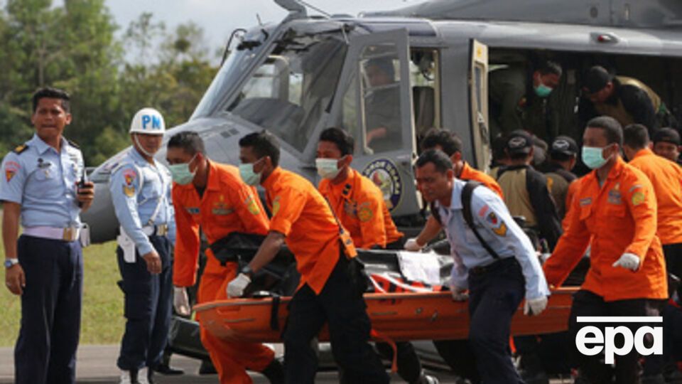 Поисковым работам на месте крушения самолета препятствуют сложные погодные условия