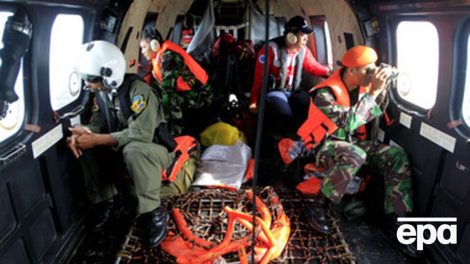 В Индонезии продолжаются поиски тел погибших в авиакатастрофе лайнера AirAsia. Фоторепортаж