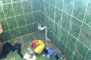 Российские пограничники разграбили Чонгар перед отходом с полуострова. Фоторепортаж