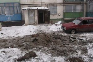 По данным пресс-центра АТО, при обстреле поселка боевики использовали "Грады", минометы и автоматический гранатомет