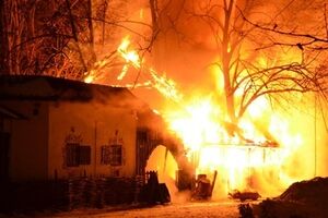 По предварительной информации, источник возгорания находился у барной стойки