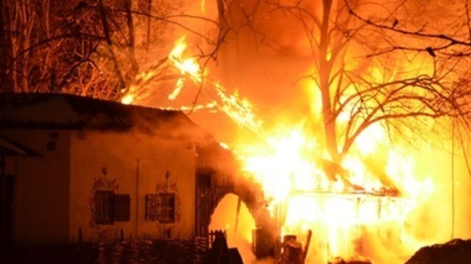 По предварительной информации, источник возгорания находился у барной стойки