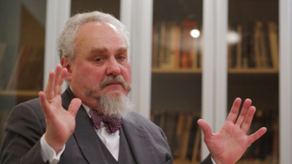 Зубов считает, что Россия пока вводить войска не будет