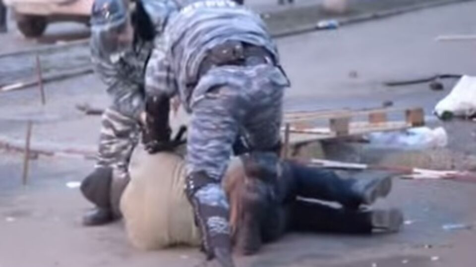 По данным очевидцев, 19 февраля 2014 года харьковская милиция применяла силу к протестующим