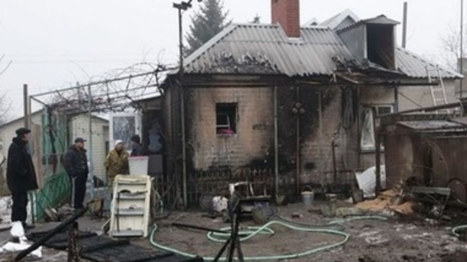 Последствия обстрела террористами Сартаны под Мариуполем