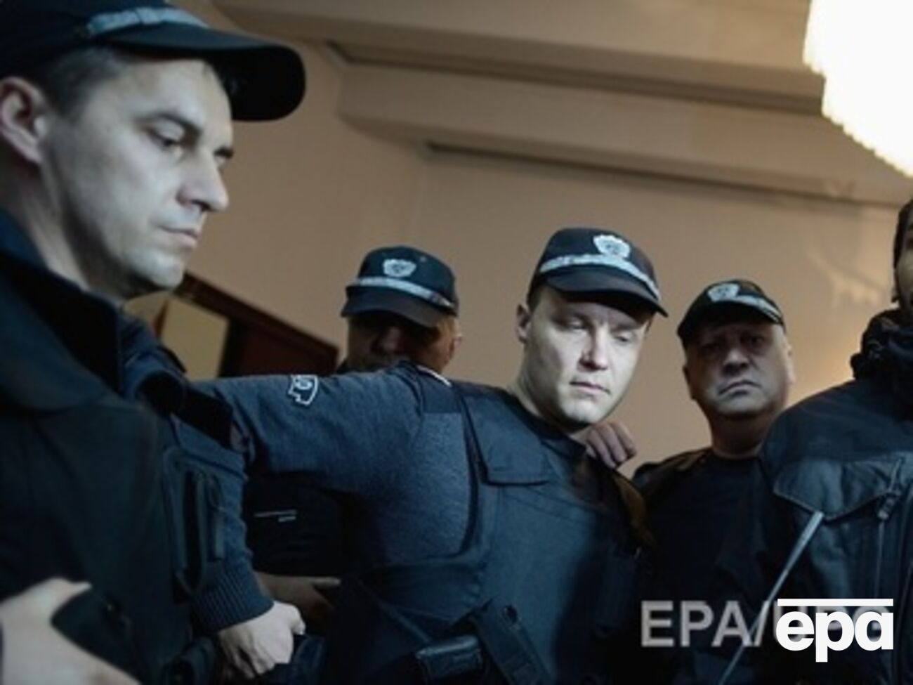 Французские власти известили консульство РФ об аресте граждан России