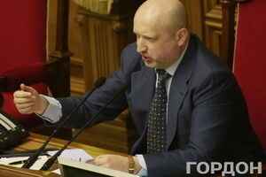 Турчинов поручил поставлять в зону АТО лучшую технику