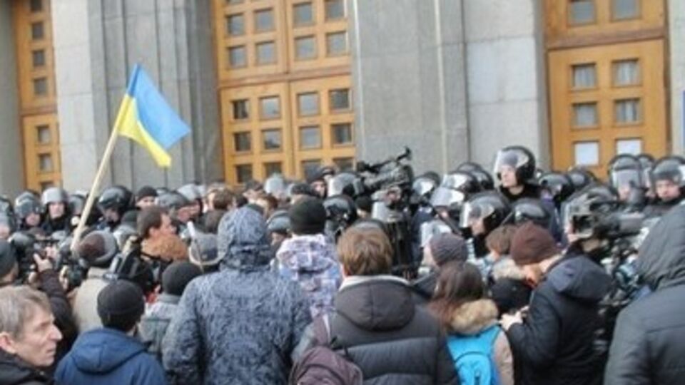 Сессию Харьковского горсовета пикетируют активисты